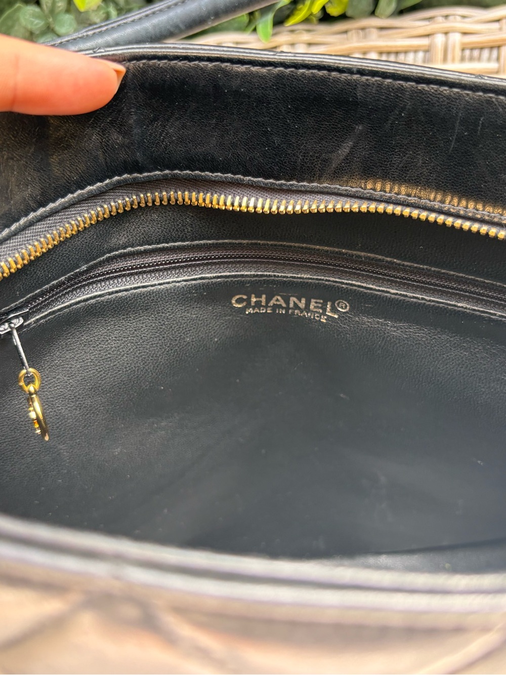 Authentic CHANEL black lambskin leather gold medallion 24k gold tote - Picture 11 of 15